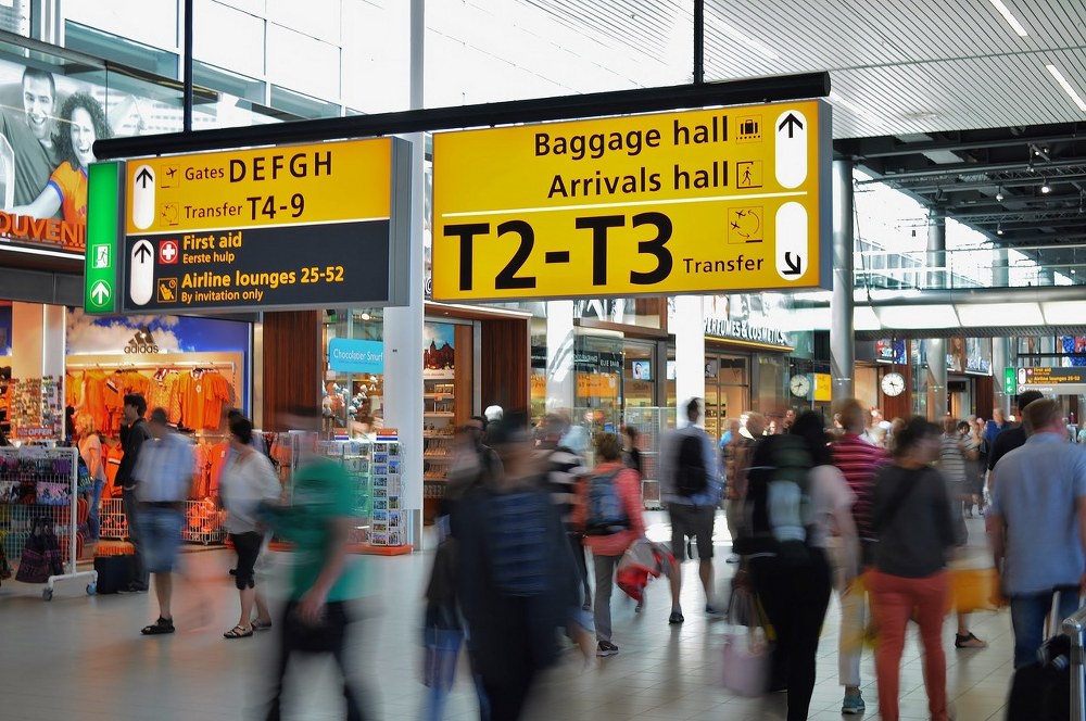 single mum holidays - airport chaos