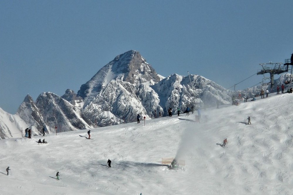 skiers going down mogul piste 