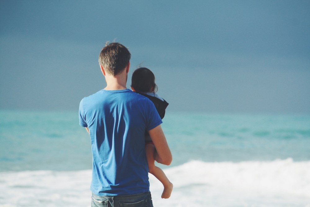 holidays for single parents - single dad with child at beach