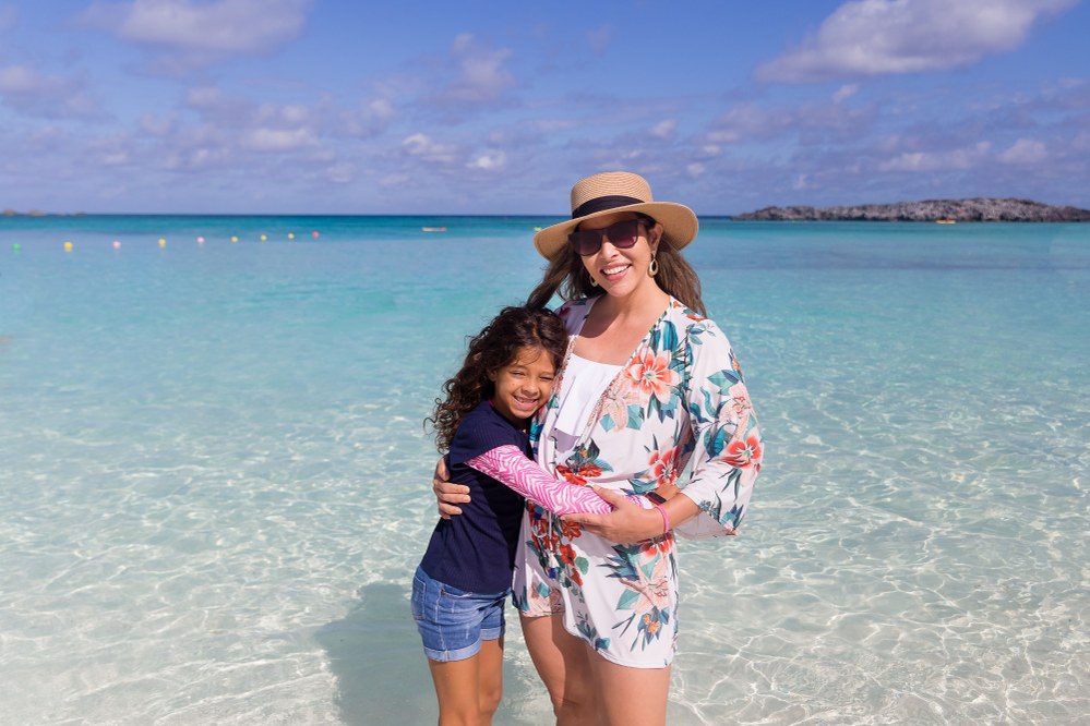 holidays for single parents - mum and daughter at the beach
