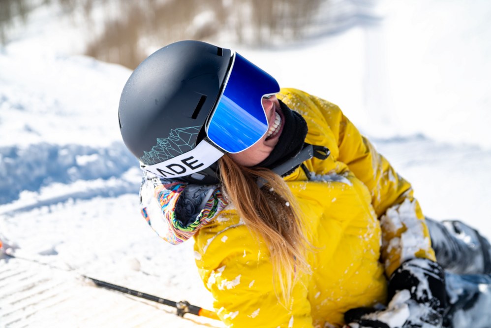 woman wearing Pret ski helmet