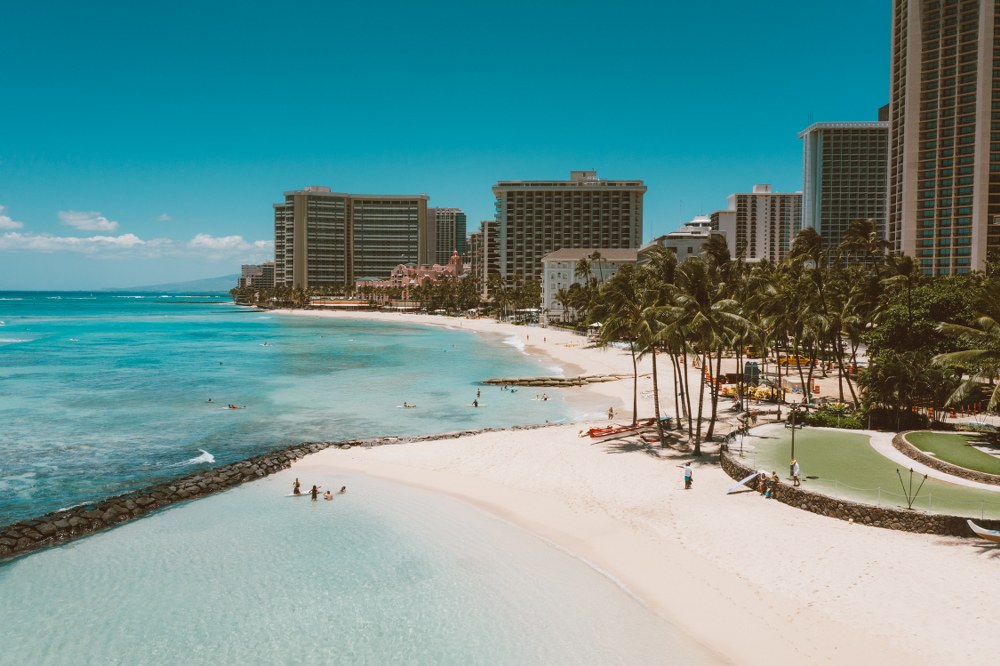 Hononulul beach in Hawaii -top holiday destinations with teenagers 