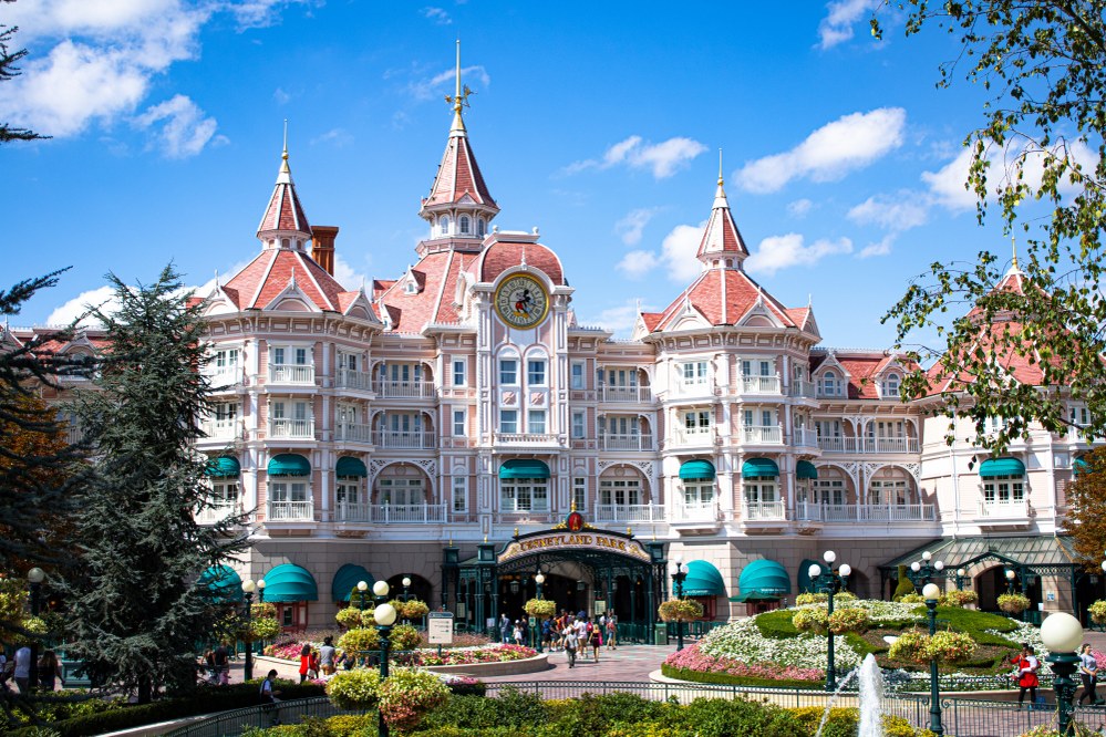 6 Reasons to Go to Disneyland Paris