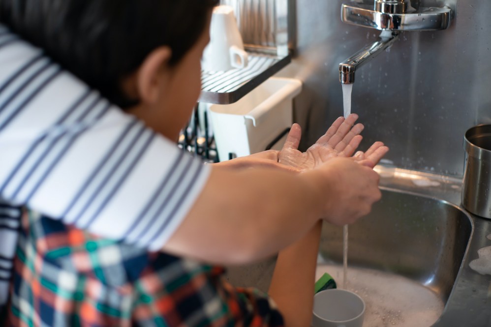 teach kids handwashing to stay safe on holiday